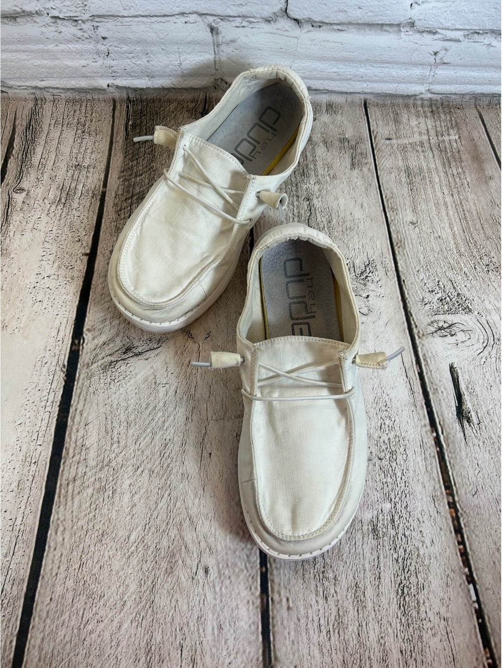 HEYDUDE Women’s Chambray White Wendy Canvas Shoes / US7, UK5, EU38